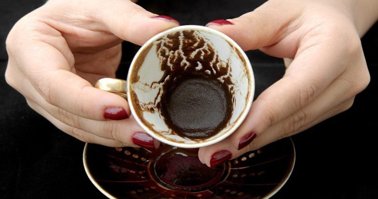 Photo of تفسير حلم قراءة فنجان القهوة في المنام