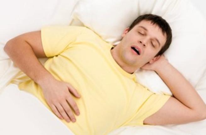Photo of أسباب جفاف الفم أثناء النوم