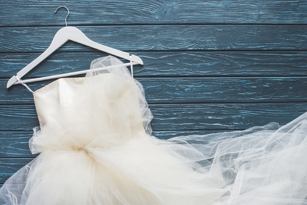 تفسير الفساتين والوانها في المنام للمتزوجة